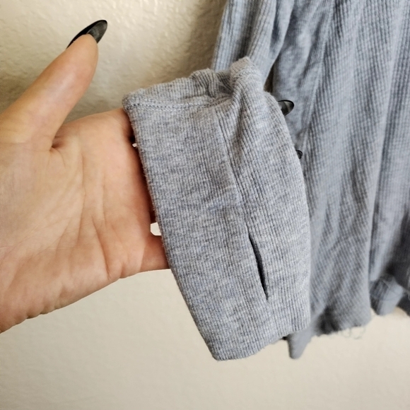 Free People We the Free Malibu Long Thermal Tunic Top Grey Hi-Lo sz M - Picture 5 of 7